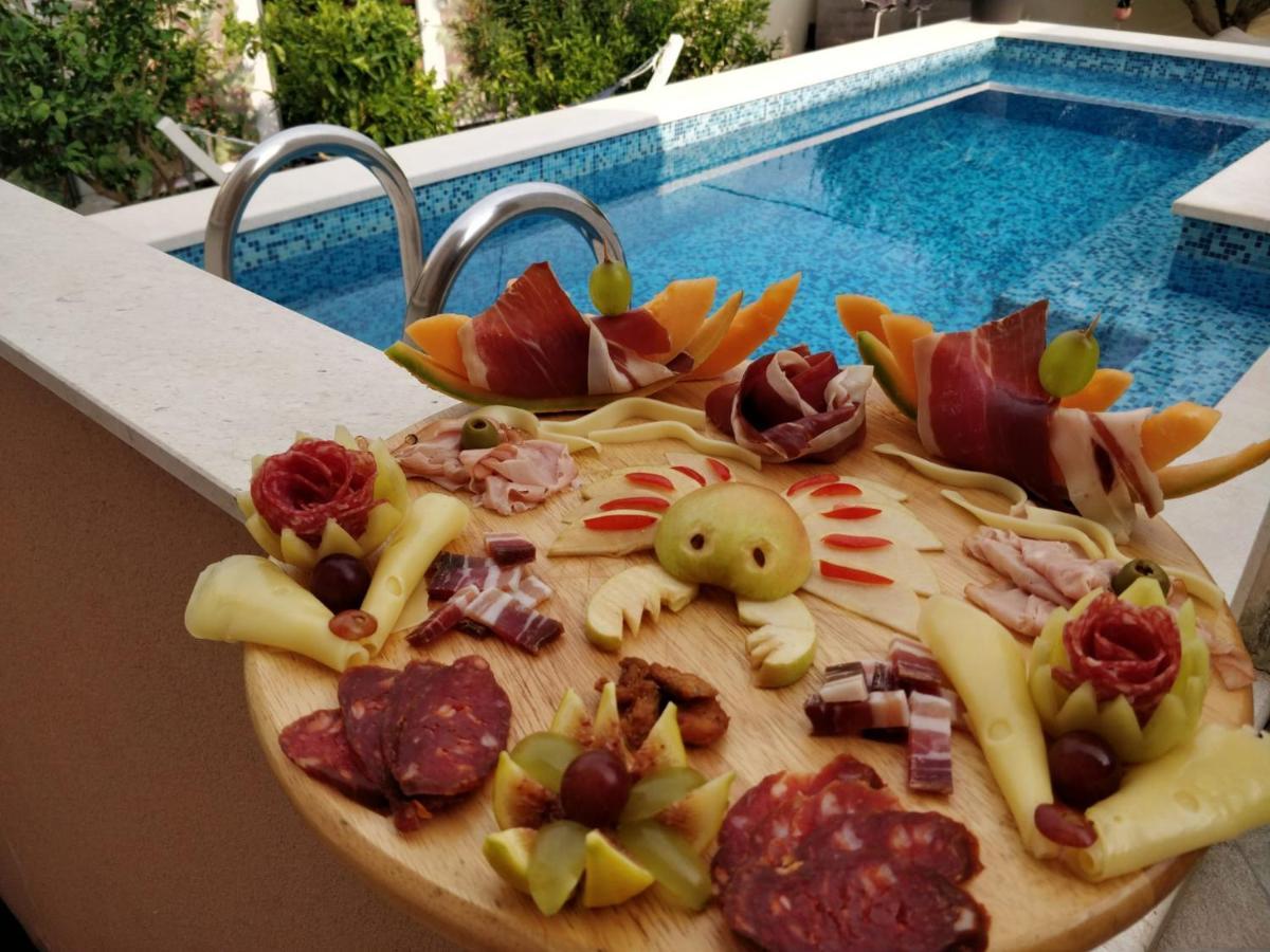 Apartments Villa A - Heating Pool Trogir Eksteriør bilde