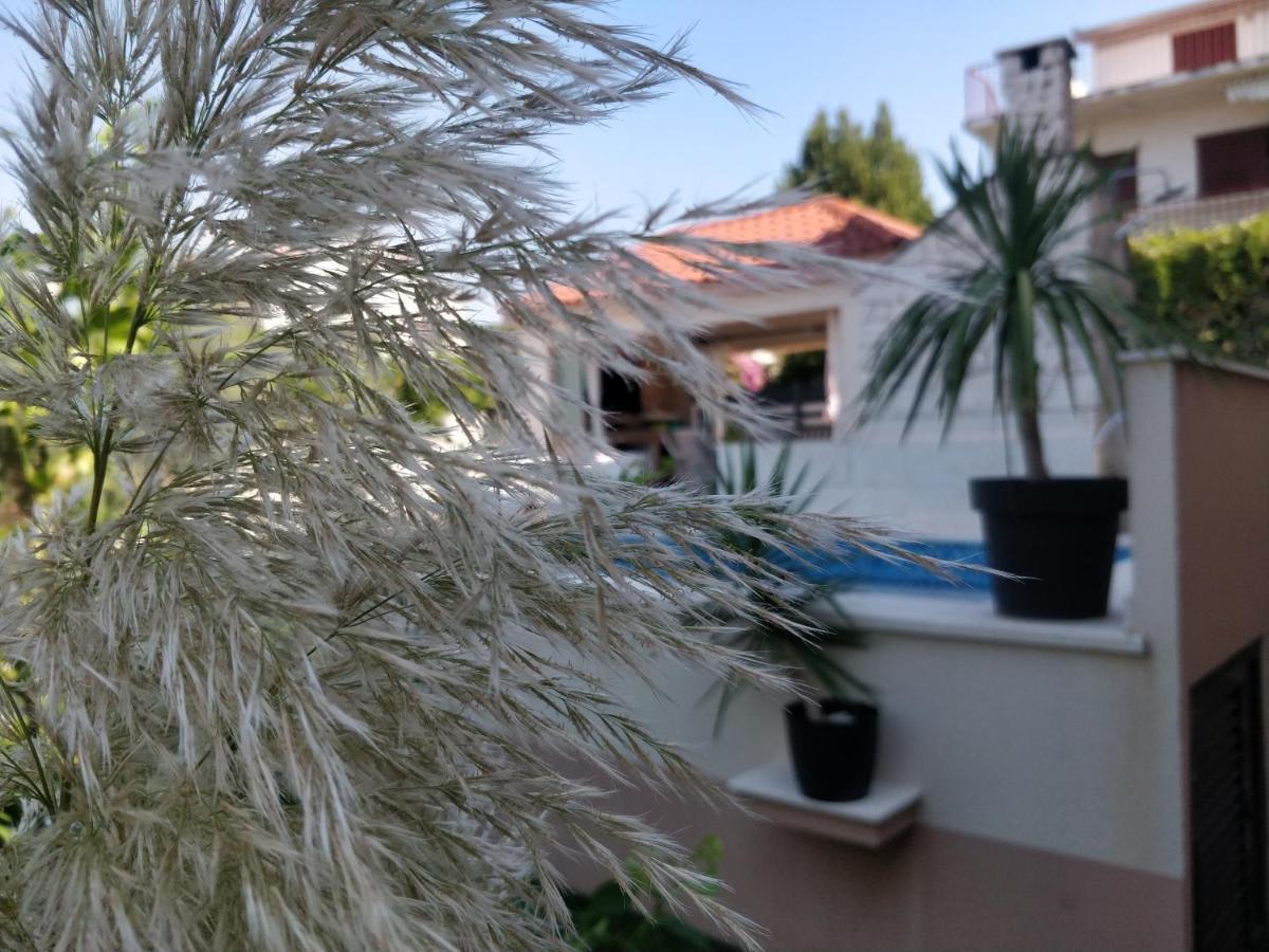 Apartments Villa A - Heating Pool Trogir Eksteriør bilde