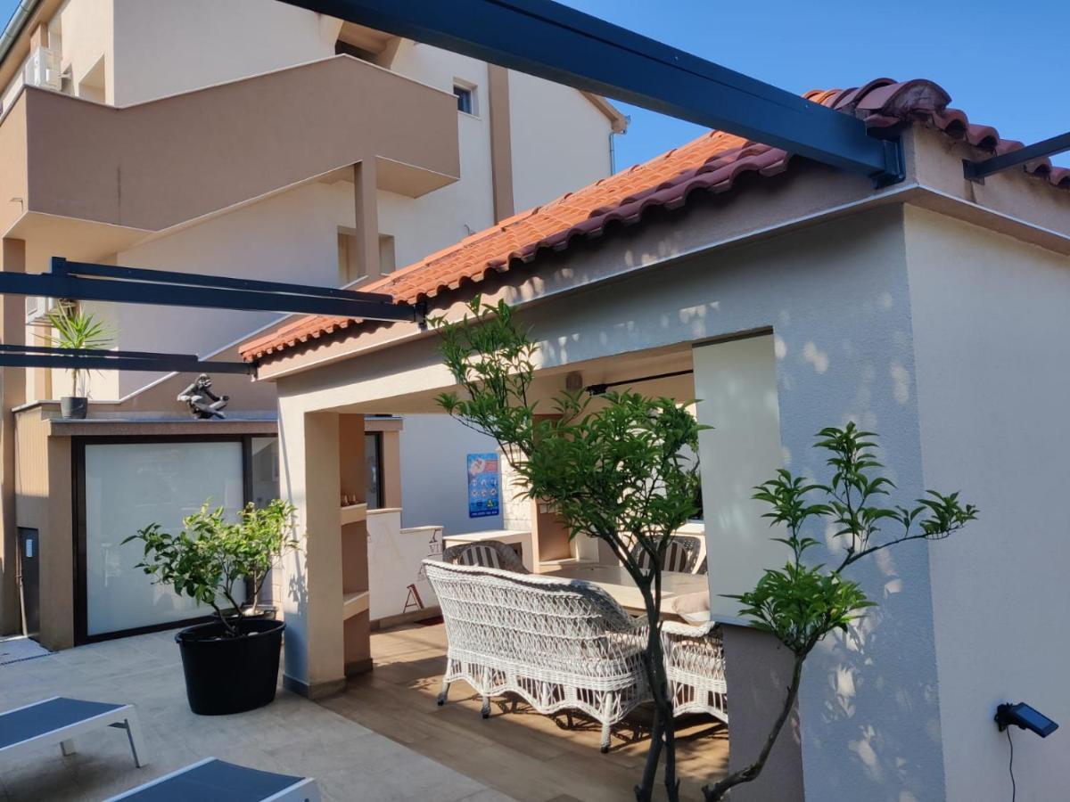 Apartments Villa A - Heating Pool Trogir Eksteriør bilde